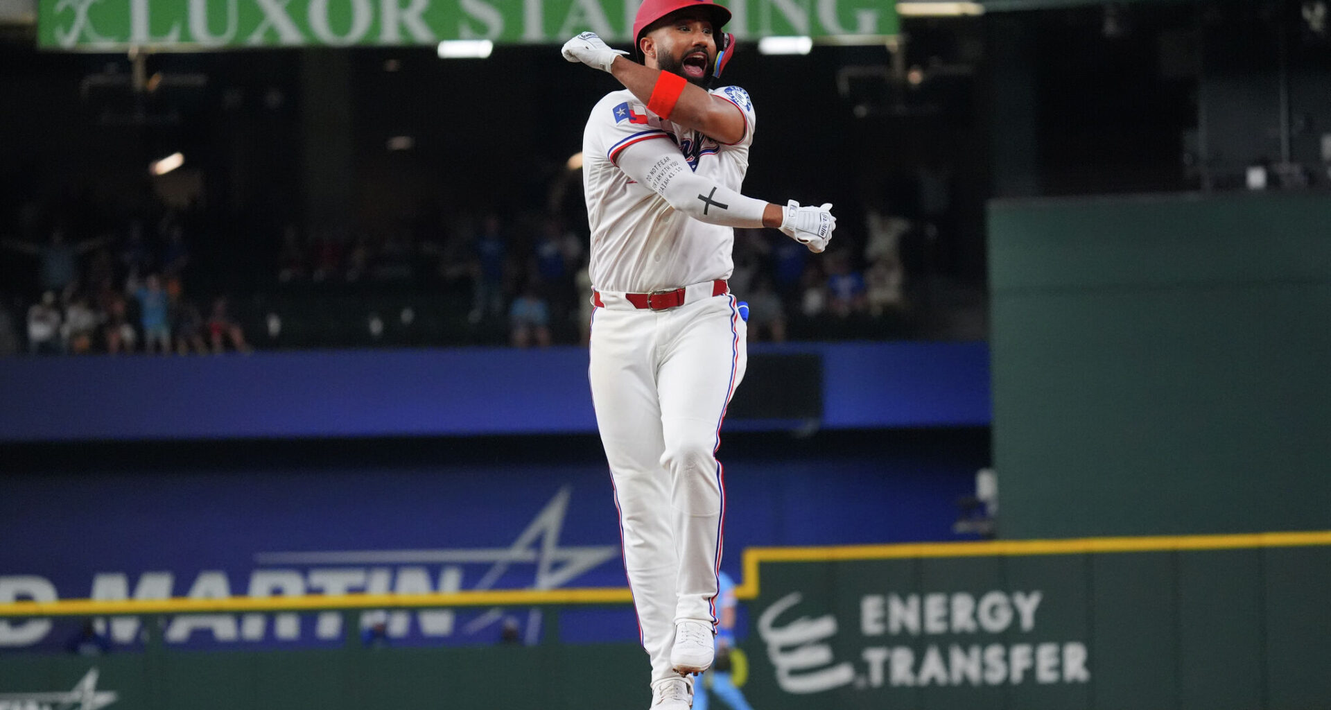 Watch: Rangers complete comeback for walk-off win vs. Royals