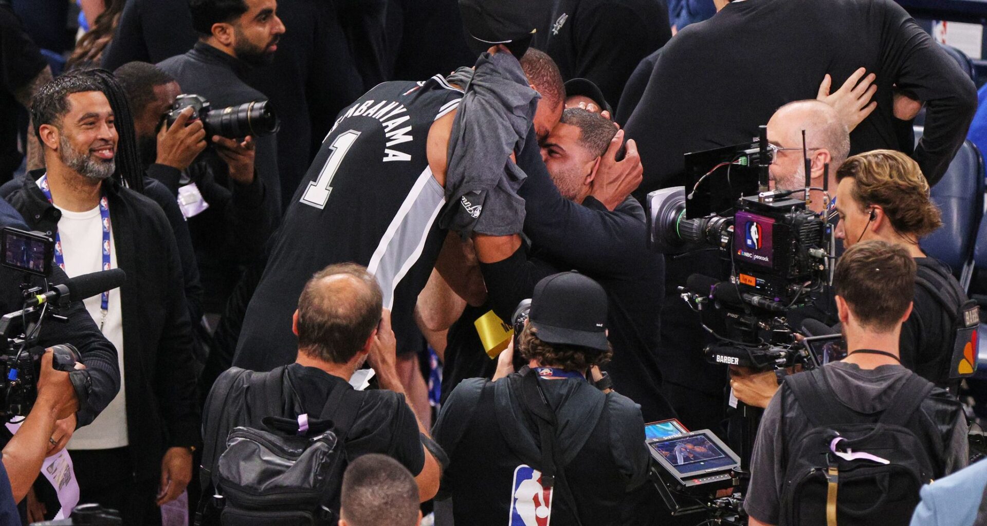 A rematch of 1999: It's Spurs vs. Knicks for NBA title, after teams met in NBA Cup final as well
