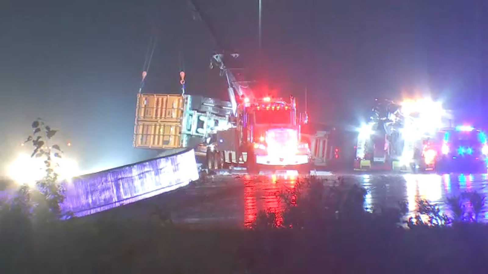 13 Alert Traffic: All lanes reopened after 18-wheeler wreck shuts down I-610 North Loop WB at McCarty, TranStar shows