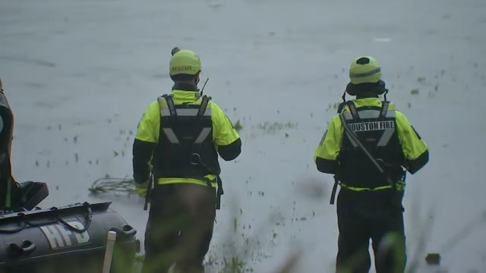 Dive team responding after reports of person swept away by current in Brays Bayou, HFD says