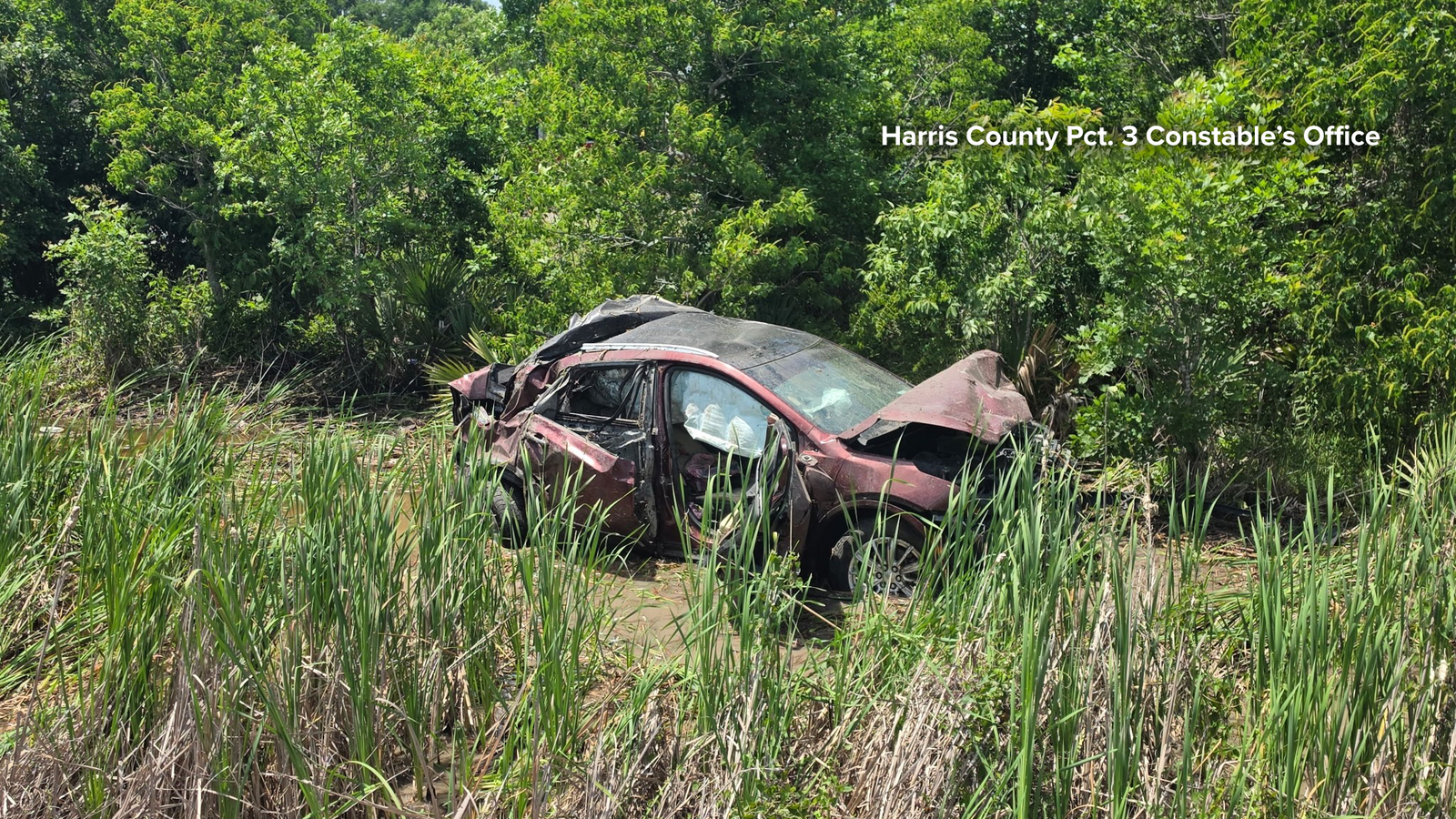 2 rushed to hospital after crash involving vehicle and train in Harris County, Precinct 3 officials say