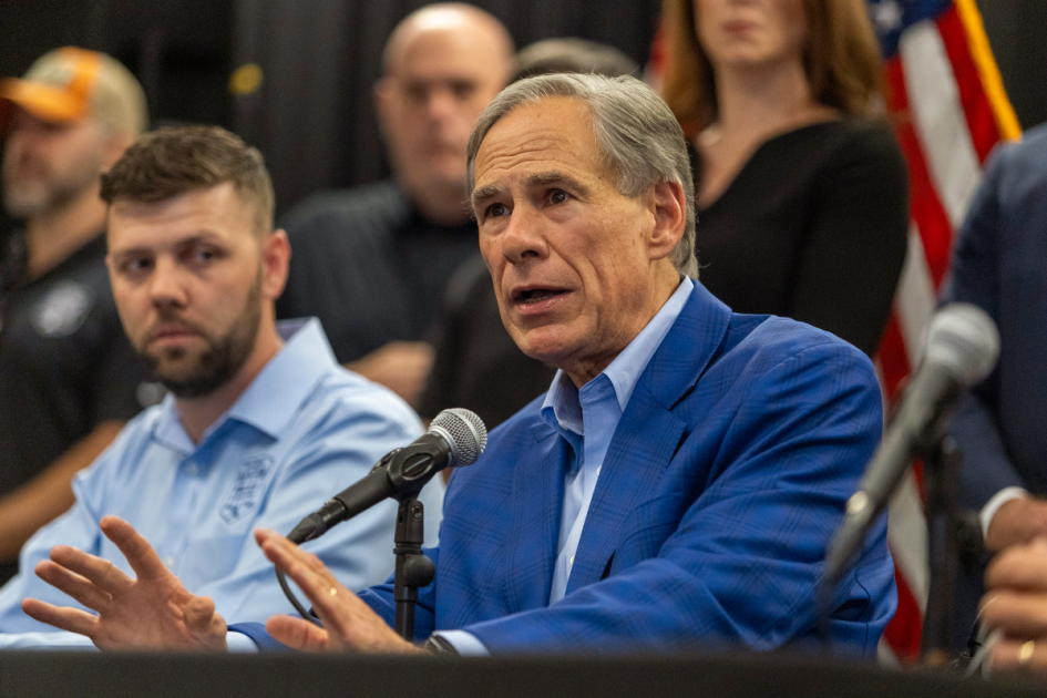 Abbott directs Texas colleges to keep undergraduate costs frozen next year