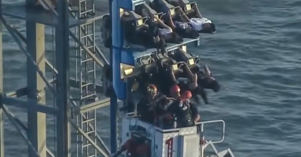8 Are Rescued From Texas Roller Coaster Stuck Almost 100 Feet Off the Ground
