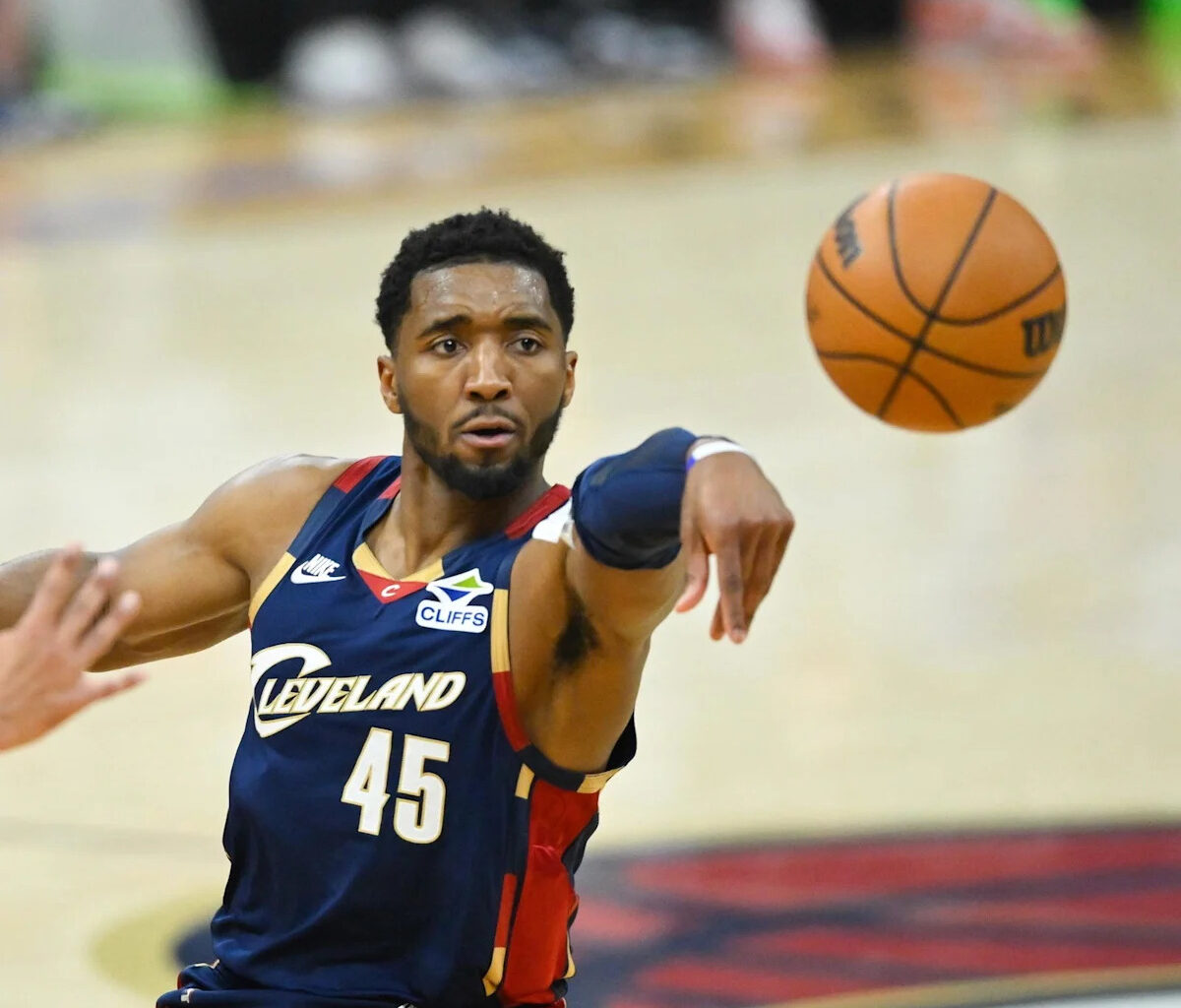 Which Superstar Should Be at The Top of the Houston Rockets' Wishlist?