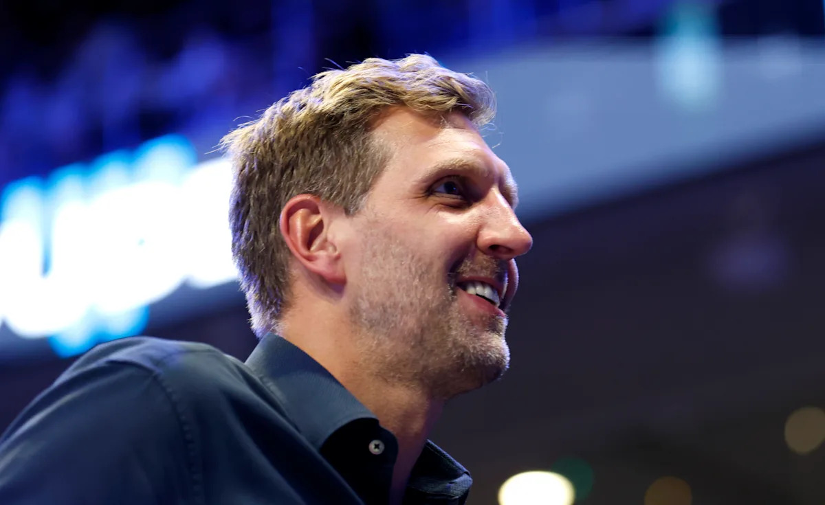 Dirk Nowitzki courtside to support the Dallas Wings