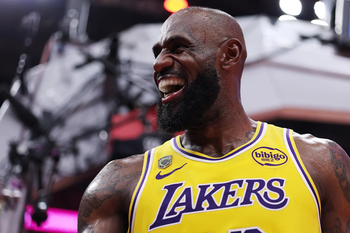 Lakers finish off Rockets in one-sided Game 6, setting up clash with Thunder