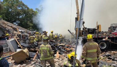 4 hospitalized as gas explosion levels Dallas apartment building
