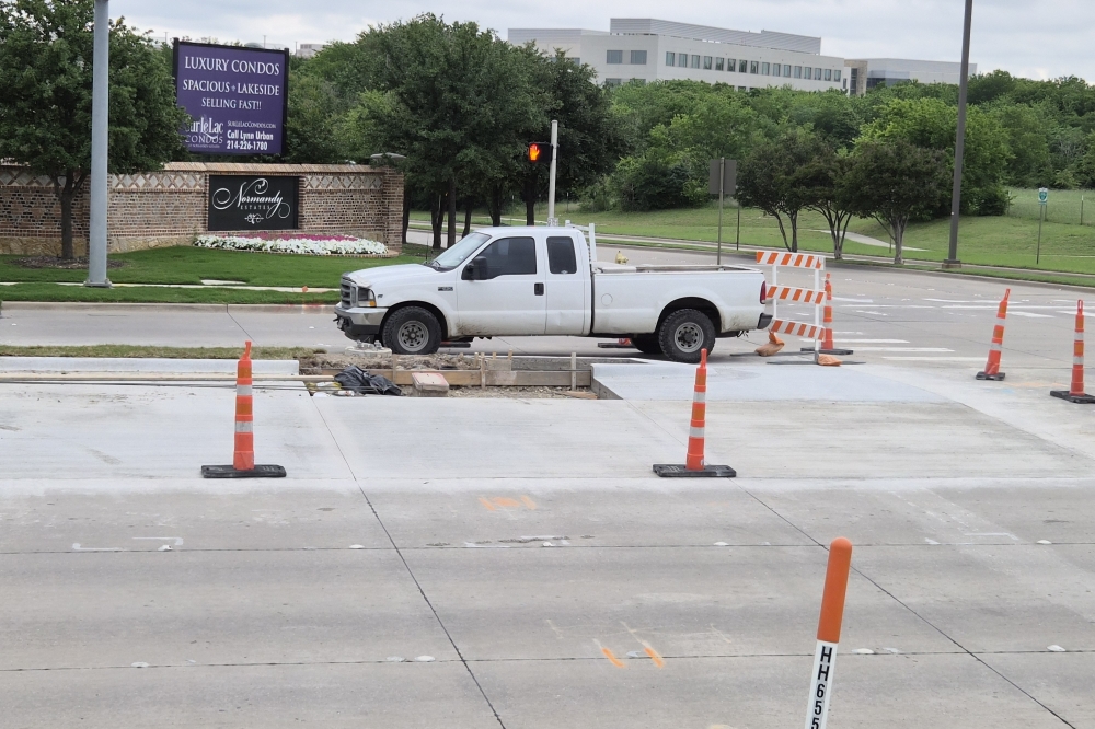 The city is including two new turn lanes, signal upgrades and safety improvements at various intersections, including Tennyson Parkway and Corporate Drive in Plano. (Patricia Ortiz/Community Impact)