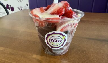 Acai Brasil offers many types of toppings for their healthy, fruity bowls and smoothies. (Brad Dountz/Community Impact)