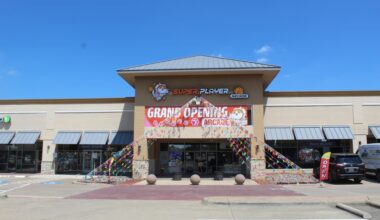 Super Player Arcade offers a variety of arcade games and crafts for its guests. (Michael Crouchley/Community Impact)