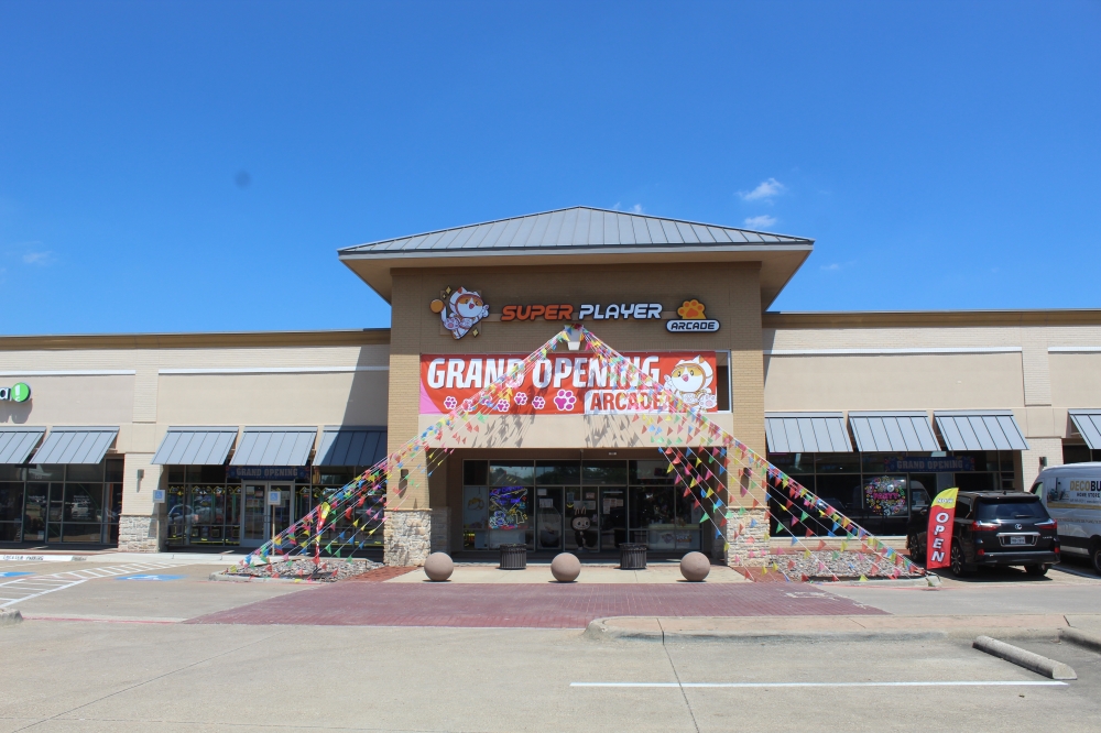 Super Player Arcade offers a variety of arcade games and crafts for its guests. (Michael Crouchley/Community Impact)