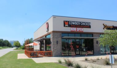 Cowboy Chicken opened its Plano location in early May. (Michael Crouchley/Community Impact)