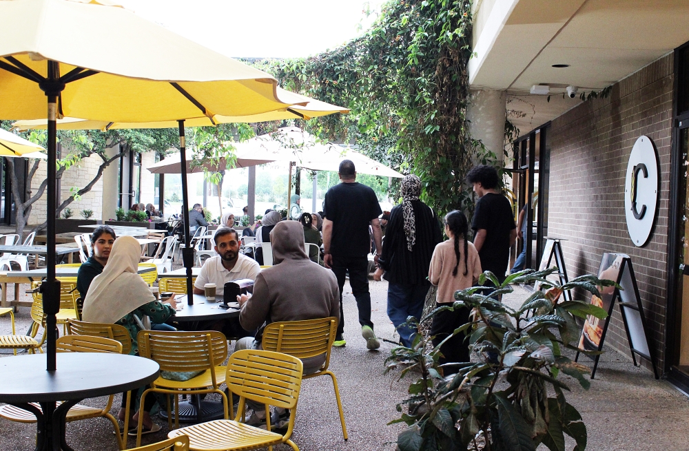 The Arabian Village in Richardson features restaurants, retail, dessert shops and other businesses, along with outdoor gathering spaces for customers. (Community Impact staff)