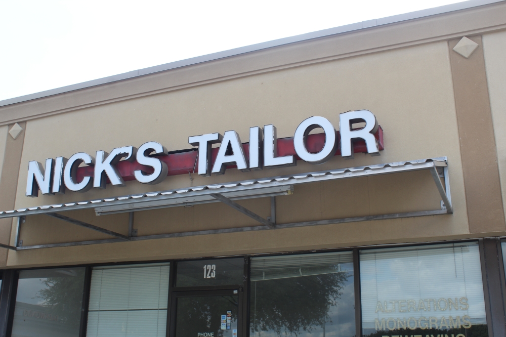 Nick's Tailor is now closed in Richardson's Campbell Plaza. (Isabella Zeff/Community Impact)