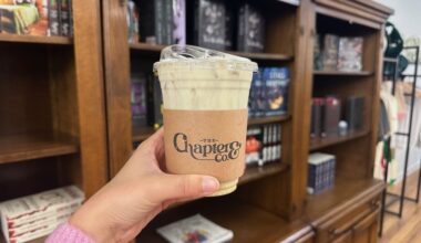 The Chapter & Co. offers a selection of specialty coffees and romantasy books. (Amira Van Leeuwen/Community Impact)