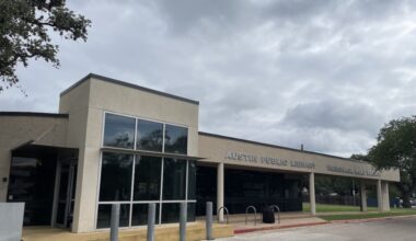 The Menchaca Road Branch Library will close after operations June 14. (Sienna Wight/Community Impact)