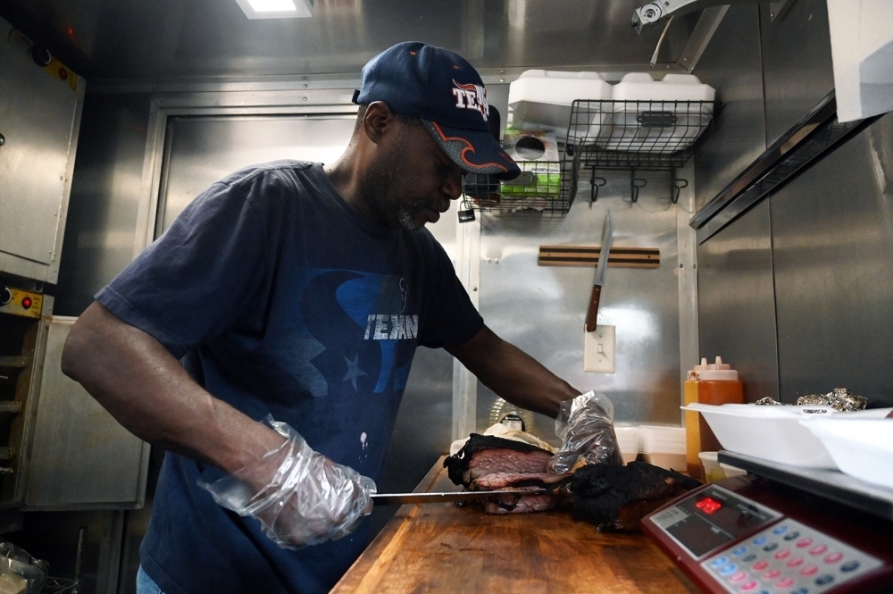 Proposed amendments to the Cedar Park Code of Ordinances aim to bring it into compliance with a new state law governing food truck permitting. (Community Impact staff)