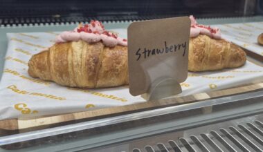 Cafe Meltie's creme croissants come in six different flavors, including strawberry, coffee and Earl Grey. (Patricia Ortiz/Community Impact)