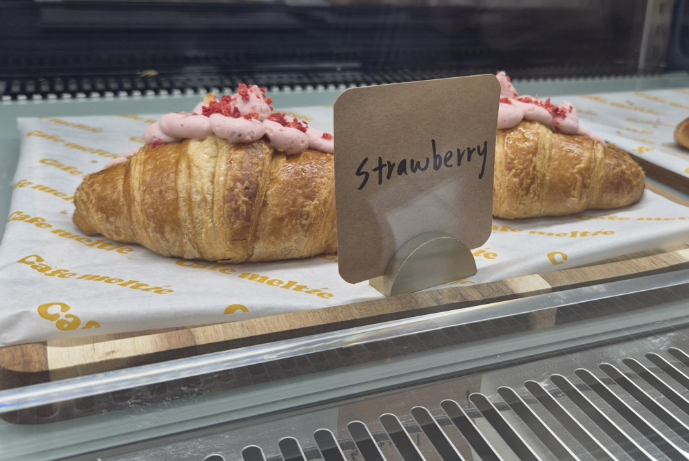 Cafe Meltie's creme croissants come in six different flavors, including strawberry, coffee and Earl Grey. (Patricia Ortiz/Community Impact)