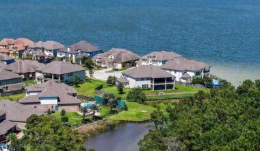 Houses along lake Houston on Saturday, May 2, 2026