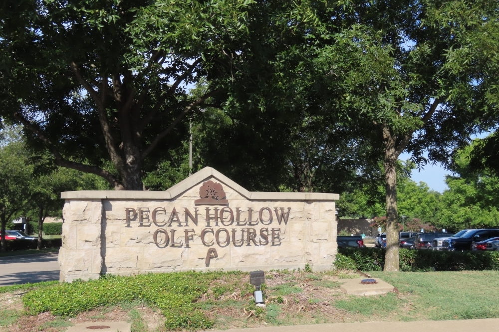 Pecan Hollow Golf Course is located at 4901 14th St. in east Plano. (Jacquelyn Burrer/Community Impact)