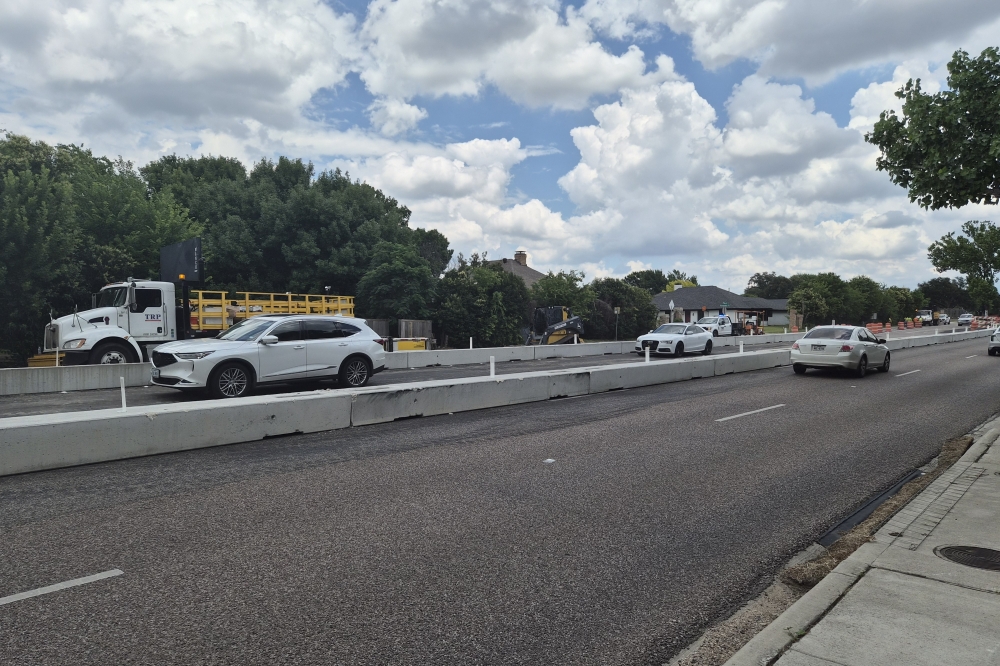 Parker Road now has a temporary road on its medium for repairs on the bridge over Pittman Creek. (Patricia Ortiz/Community Impact)