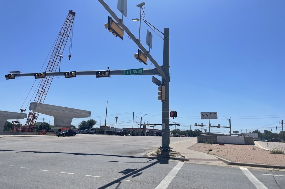 The William Cannon Bridge will be closed in order for a construction team to work on I-35 overpass lanes. (Sienna Wight/Community Impact)