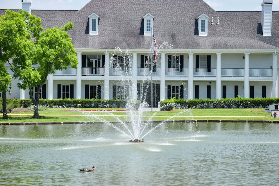 The Club at Pecan Grove is working with wildlife professionals on a humane removal plan for invasive ducks and Egyptian geese. (Ariana Garcia)