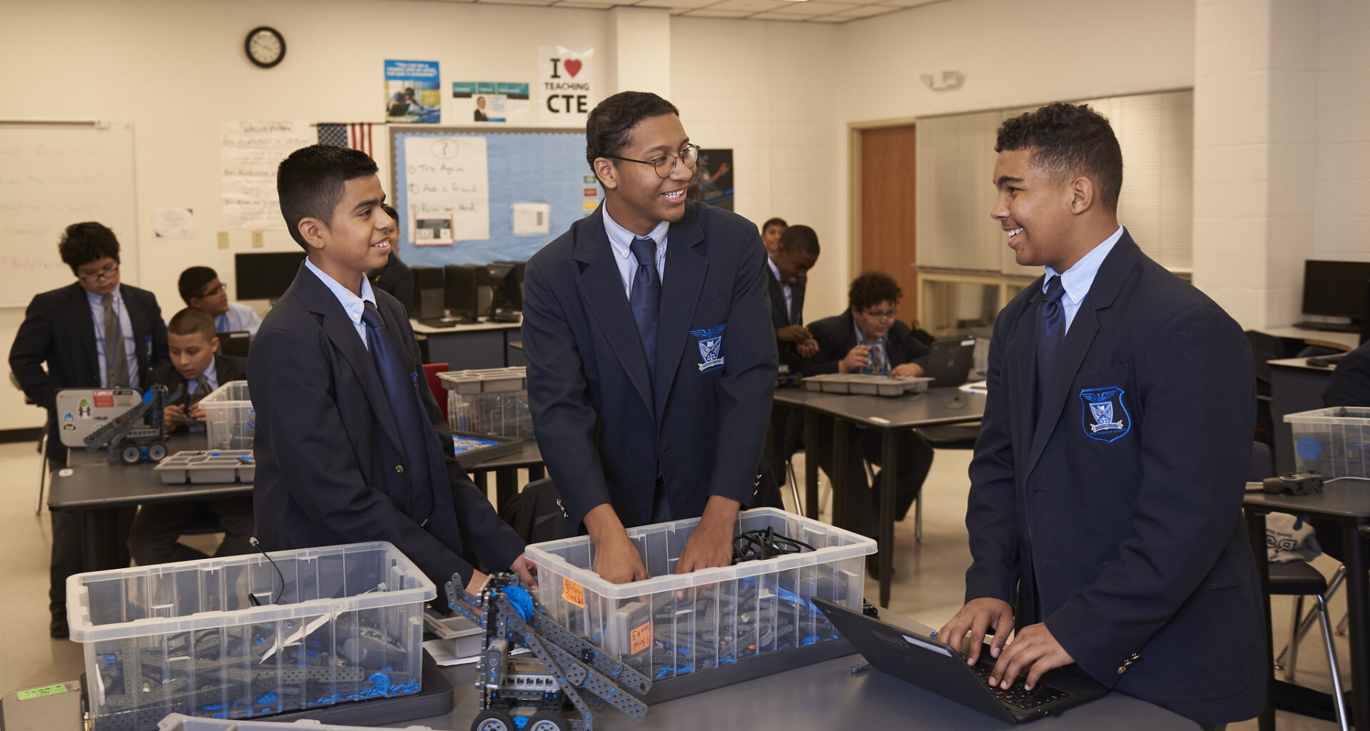 All-boys Dallas ISD school achieves 100% college acceptance