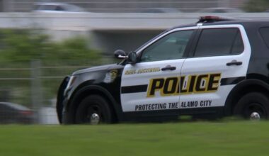 Man hospitalized after stabbing on Southwest Side, police say