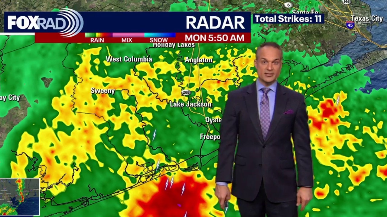 Houston weather: Mild Monday with isolated storm chances