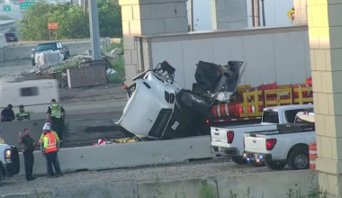 Southbound I-35 closed at Loop 1604 after crash involving 18-wheeler