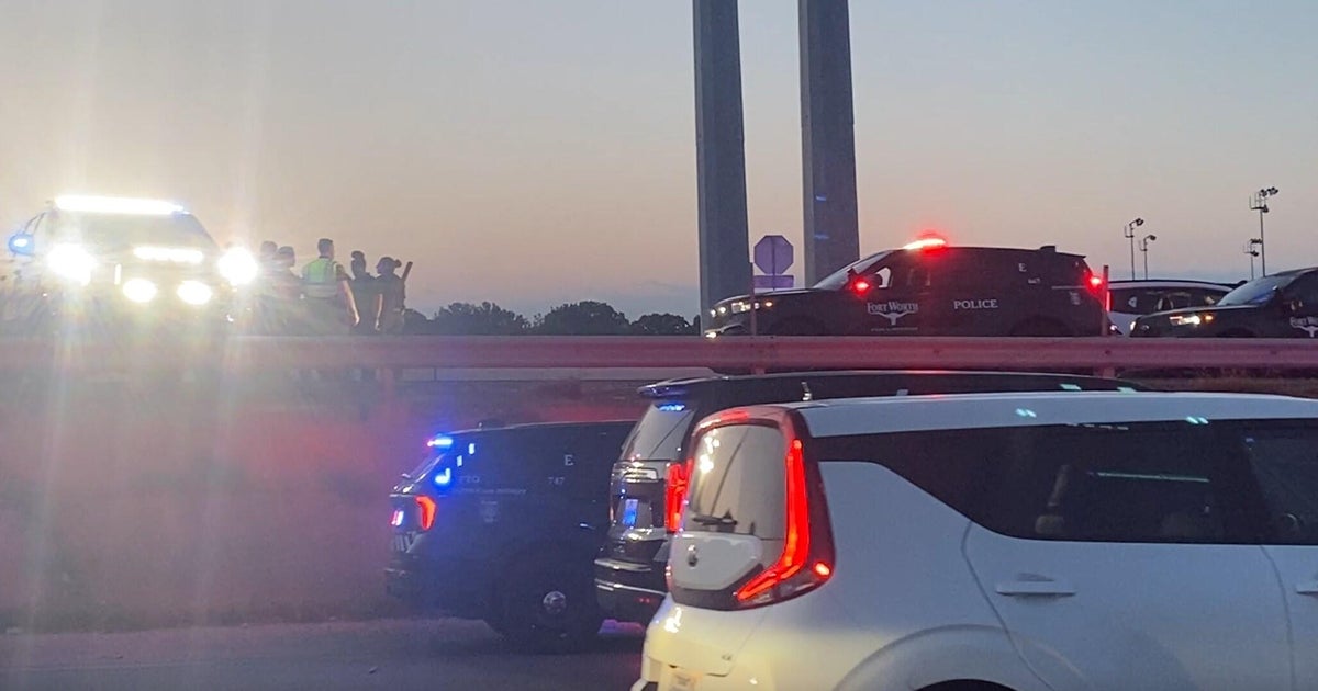 Shooting involving Fort Worth Police officer reported along I-820 Northbound, department says