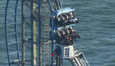 8 Students Rescued After Being Trapped at the Top of a Texas Roller Coaster for Almost 4 Hours