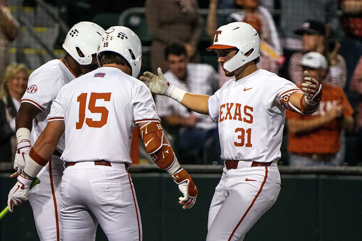 Texas baseball beats Tennessee, becomes 1st program to 1,500 wins