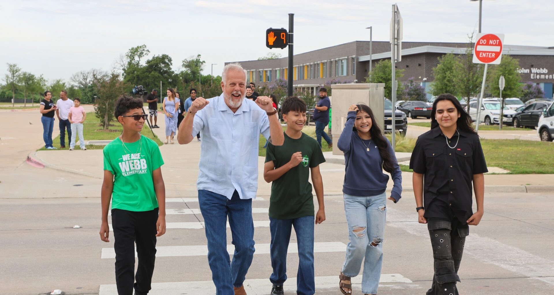 New Cooper Street stoplight marks Arlington students’ push for safer crossing