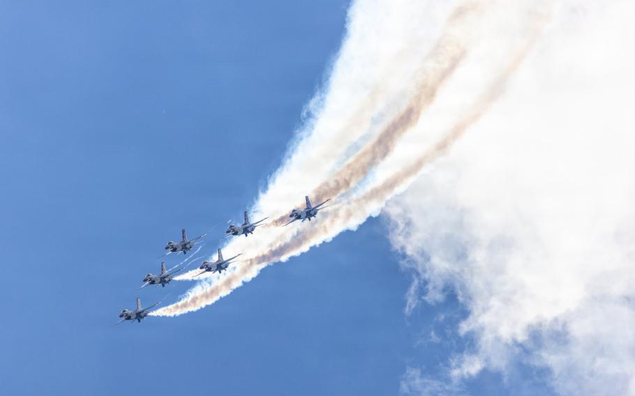 The Thunderbirds perform an aerial demonstration.