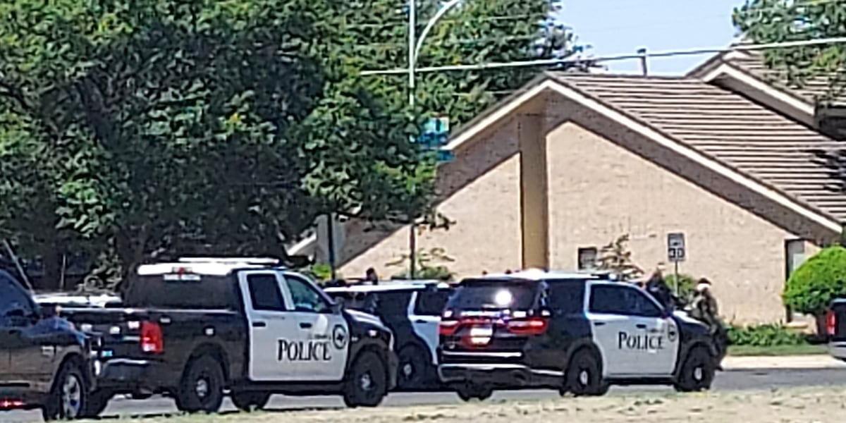1 seriously injured after pursuit ends in crash in south Lubbock