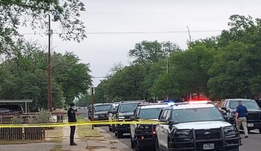 Officer shoots suspect who pointed gun at citizen on 38th near Indiana