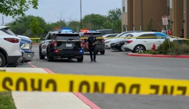 South Side love triangle dispute ends in man hospitalized with multiple stab wounds, SAPD says