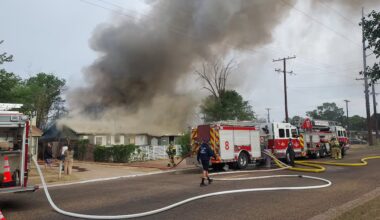Crews responds to house fire Monday morning
