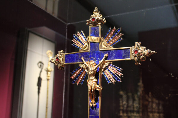A photograph of an 18th century crucifix with gold, lapis lazuli, and precious stones.