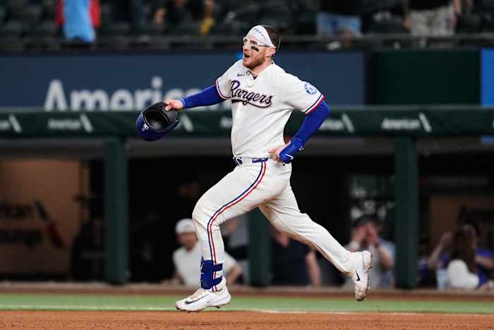 No closing this game as Rangers beat Dbacks after frantic 9th inning and Jansen's walk-off hit