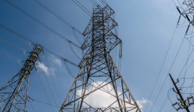 Houston power outage tracker: CenterPoint, Entergy maps; report an outage