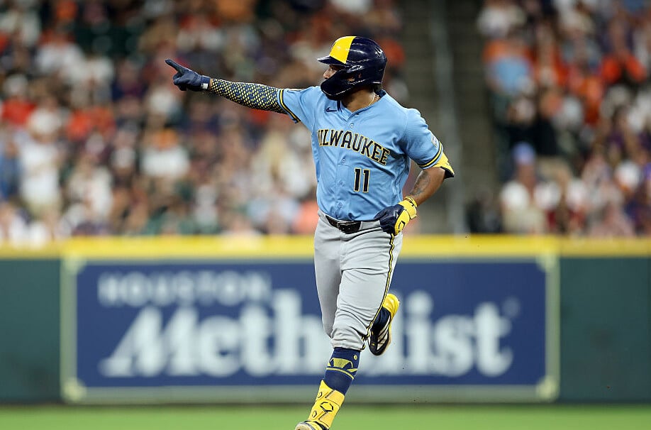 Brewers come back to steal game one of weekend set in Houston 5-4 in 10 innings