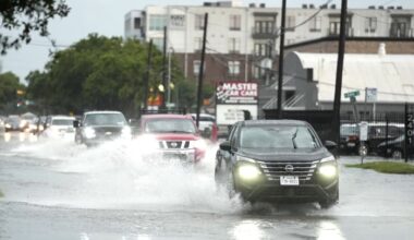 Storm threat ramps up early Wednesday morning across Houston area