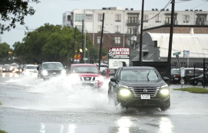 Storm threat ramps up early Wednesday morning across Houston area