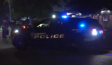 Woman accused of stabbing cousin during family disturbance in southeast Houston, HPD says