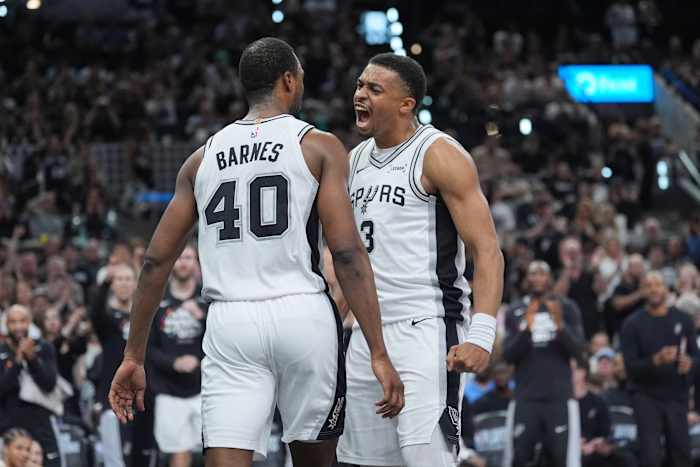 Spurs blow out Thunder in Game 4 victory to tie Western Conference finals series