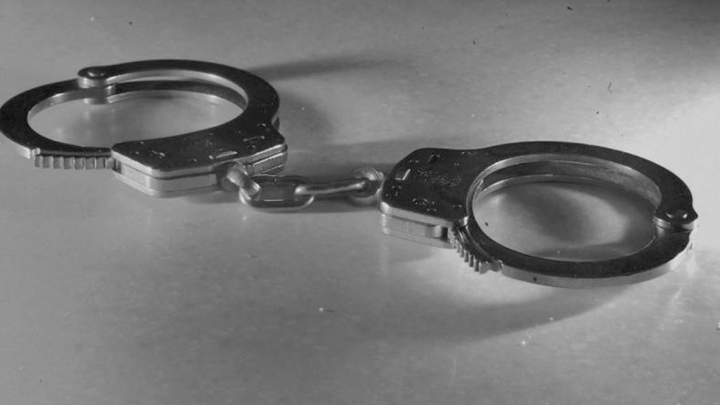 Two people from Texas arrested for illegally possessing weapon